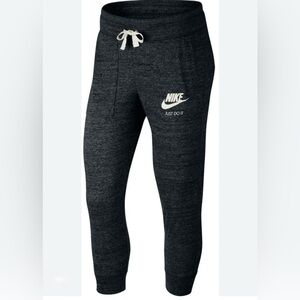 Nike Just Do It Cropped Charcoal Gray Sweatpants Size Small